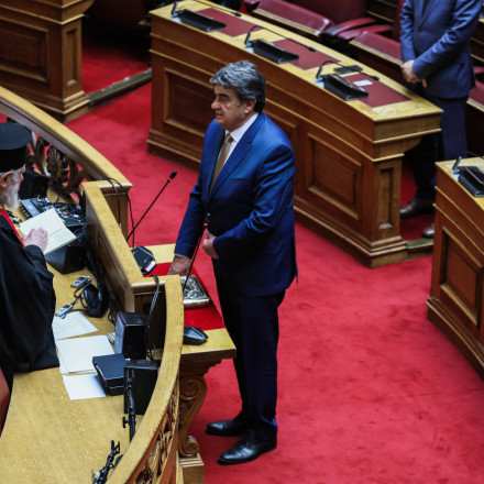 Ορκίστηκε βουλευτής ο Βαγγέλης Γιαννακούρας - Στη θέση του Κωνσταντινόπουλου