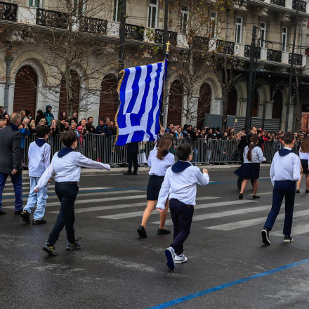 Με τι καιρό θα γίνουν οι παρελάσεις για την 25η Μαρτίου - Πού θα σημειωθούν ισχυρές βροχές