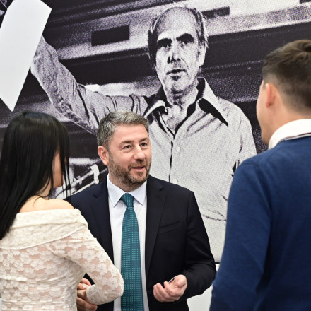 ΠΑΣΟΚ: Προς συμβιβασμό για το «αντιδεξιό» ψήφισμα - Τι είπαν Ανδρουλάκης, Δούκας και Διαμαντοπούλου