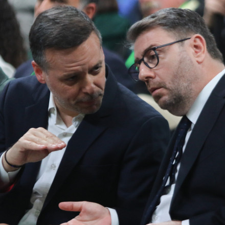 Συνέδριο ΠΑΣΟΚ: Τα μηνύματα των κορυφαίων και τα αστεία του Ανδρουλάκη με τους δημοσιογράφους
