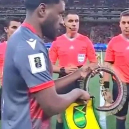 Ο αρχηγός της Τζαμάικα αρνήθηκε δώρο απο την Νέα Καληδονία λόγω... μαγείας