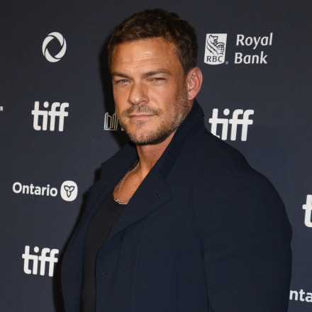 Άλαν Ρίτσον: Σοκάρει το βίντεο που τον δείχνει να χτυπάει γείτονά του μπροστά στα παιδιά του