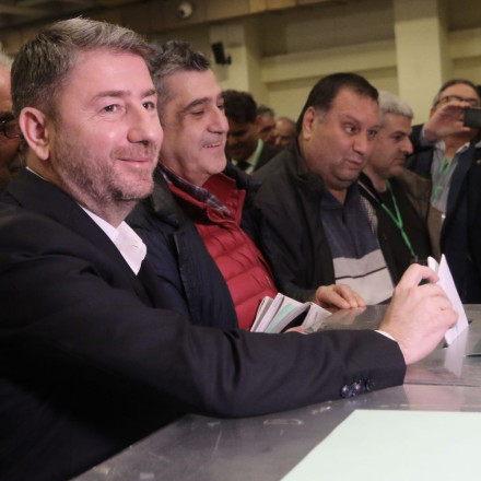 Σπαρταριστό βίντεο Ανδρουλάκη από το συνέδριο του ΠΑΣΟΚ: Το «όχι» στο γιουβέτσι και η δίαιτα