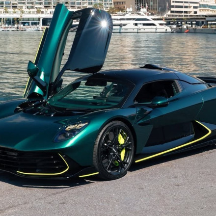 Στέφανος Τσιτσιπάς: Η νέα Aston Martin Valhalla του 1 εκατ. ευρώ