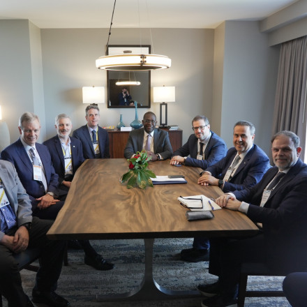 Συνάντηση Παπασταύρου με Chevron: Αρχίζουν οι σεισμικές έρευνες νοτίως της Κρήτης μέσα στο 2026