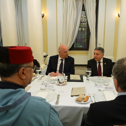 Διπλωματικό γεύμα για το Ραμαζάνι με μήνυμα συνεργασίας και ασφάλειας