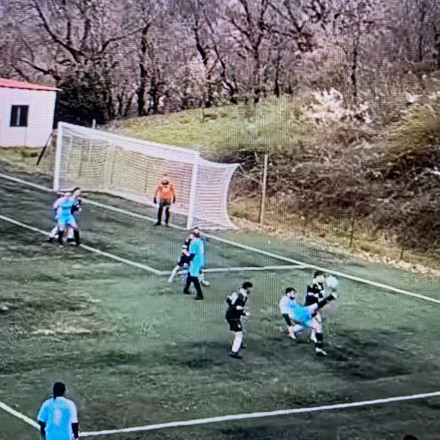 Το αδιανόητο ακροβατικό του Ταξιάρχη Καλύβα: Ένα τέρμα παγκόσμιας κλάσης στα τοπικά γήπεδα