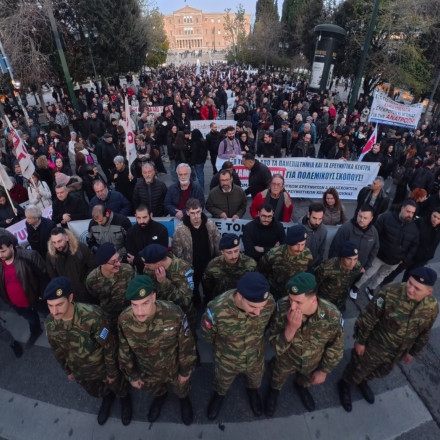 Σύνταγμα: Αντιπολεμικό συλλαλητήριο και πορεία - Κουτσούμπας: Kαμιά εμπλοκή, καμιά συμμετοχή