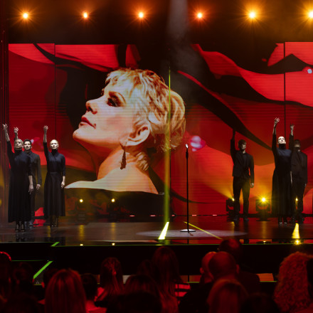 «J2US»: Το αφιέρωμα στη Μαρινέλλα, η Άντζελα Δημητρίου που άναψε φωτιές και η αύξηση στην τηλεθέαση