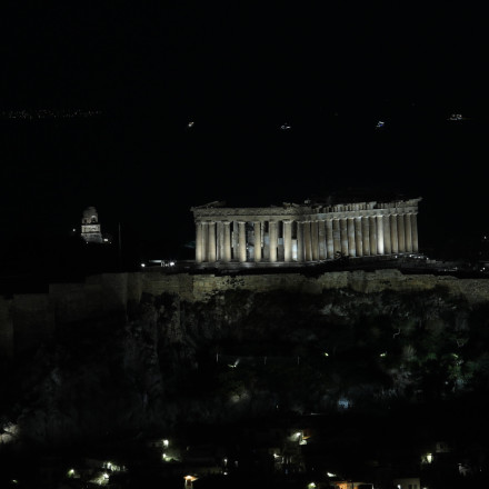 Η Ώρα της Γης «έσβησε» την Αθήνα: Εμβληματικά μνημεία έστειλαν μήνυμα ελπίδας