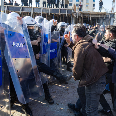 Τουρκία: Χειροπέδες σε δημοσιογράφο αντιπολιτευόμενης εφημερίδας για διασπορά fake news