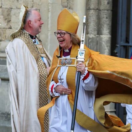Ενθρονίστηκε η πρώτη γυναίκα επικεφαλής της Εκκλησίας της Αγγλίας