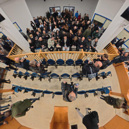 Τι λένε από το υπουργείο Δικαιοσύνης για την αίθουσα της δίκης των Τεμπών