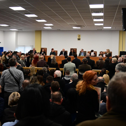 Τέμπη: Το φιάσκο με την αίθουσα «ακουμπά» τον Φλωρίδη