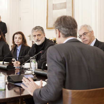 Σύσκεψη υπό τον Κυριάκο Μητσοτάκη: Ιδρύεται η πρώτη Ανώτατη Σχολή Παραστατικών Τεχνών στην Ελλάδα