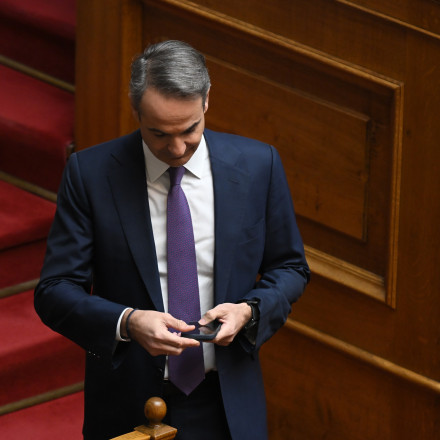 Σιγοψιθυρίζουν σενάριο άμεσου ανασχηματισμού