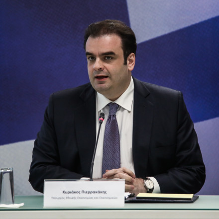 «Μόνο η αρχή τα 300 εκατ. ευρώ»: Το «παράθυρο» Πιερρακάκη για νέο Fuel Pass και ντίζελ