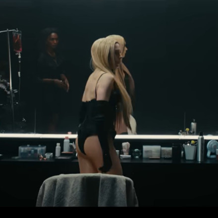 Χάθαγουεϊ: Σέξι pop star στο «Mother Mary» - Νέες σκηνές στο δεύτερο τρέιλερ που μόλις κυκλοφόρησε