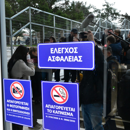Δίκη για τα Τέμπη: Αυστηροί έλεγχοι εισόδου και καθορισμένες θέσεις για όλους