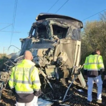 Ένας νεκρός και 27 τραυματίες από σύγκρουση τρένου με στρατιωτικό φορτηγό στη Γαλλία