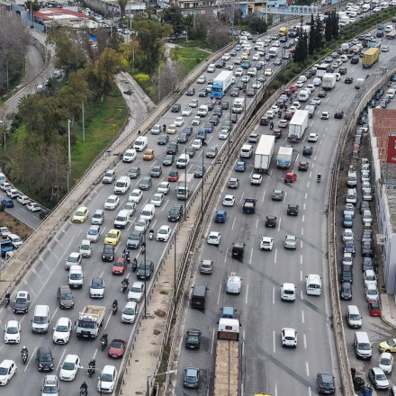 Κίνηση: Στο «κόκκινο» ο Κηφισός - Καθυστερήσεις 30 λεπτών στην Αττική Οδό