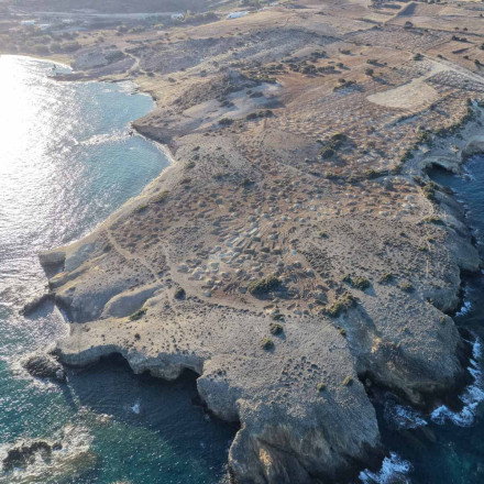 Νέο «μπλόκο» σε πολυτελές ξενοδοχείο στη Μήλο - Αντιδράσεις για «14 κτίρια με πολλαπλές πισίνες»