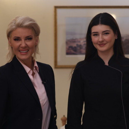 Κωνσταντίνα Μητσοτάκη: Η σεφ της Βουλής στο FACES - Οι βουλευτές και ο πρωθυπουργός
