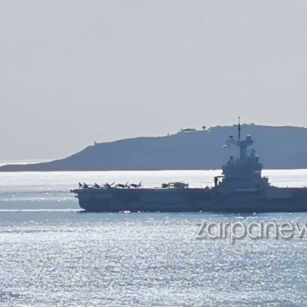 Απόβαση στη Σούδα για το θηριώδες αεροπλανοφόρο «Σαρλ Ντε Γκωλ» - Δείτε φωτογραφίες