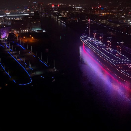 Μαγευτικό θέαμα στο Μπέλφαστ: 950 drones «ζωντάνεψαν» τον απόπλου του Τιτανικού