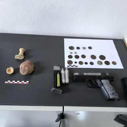 Σύλληψη στα Κύθηρα για πώληση αρχαιοτήτων μέσω διαδικτύου