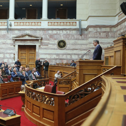 Ο Μητσοτάκης συγκαλεί την κοινοβουλευτική ομάδα της ΝΔ