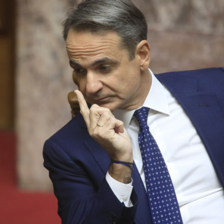 Κρίσιμη εμφάνιση Μητσοτάκη στη Βουλή με ΟΠΕΚΕΠΕ, υποκλοπές και εσωκομματική πίεση