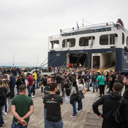 Μυτιλήνη: Μπλόκο στο λιμάνι - Εγκλωβισμένα φορτηγά με υλικά για αφθώδη πυρετό