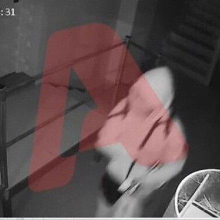 Θάνατος 19χρονης: Η στιγμή που ο τρίτος άνδρας φεύγει από διαμέρισμα στο Αργοστόλι