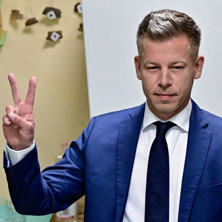 «Μαύρο» στην τηλεόραση: Ο Πέτερ Μάγιαρ κλείνει τα κρατικά μέσα ενημέρωσης