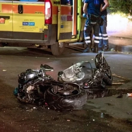 Πάτρα: 30χρονη «καρφώθηκε» με τη μηχανή σε δέντρο - Νοσηλεύεται σοβαρά τραυματισμένη