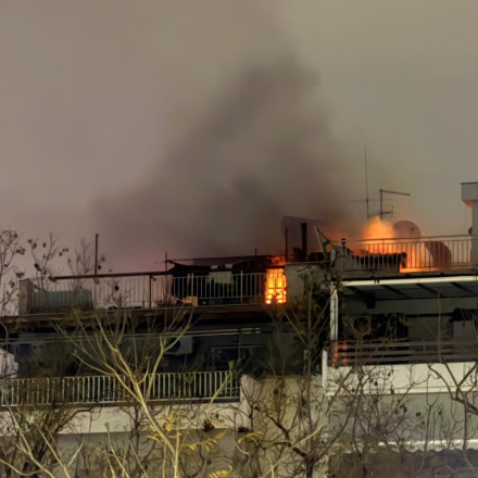 Τραγωδία στη Νέα Σμύρνη: Νεκρή γυναίκα σε μεγάλη φωτιά σε διαμέρισμα