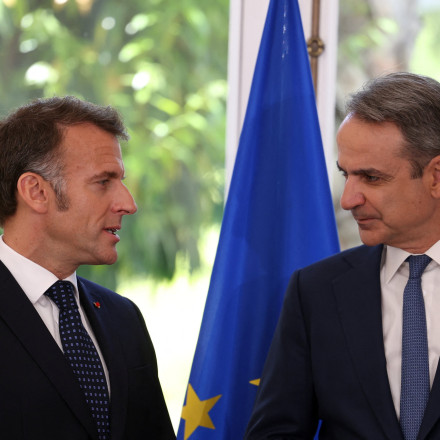 Το κοινό μήνυμα Μητσοτάκη και Μακρόν: «Μπετόν αρμέ η δέσμευσή μας για αμοιβαία αμυντική συνδρομή»