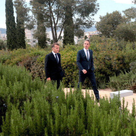 Μητσοτάκης και Μακρόν έθεσαν θέμα παράτασης αποπληρωμής του χρέους της πανδημίας και νέα ευρωομόλογα