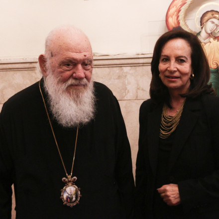 Όχι για εξομολόγηση, αλλά για την εκλογή: Συνωστισμός στην Αρχιεπισκοπή