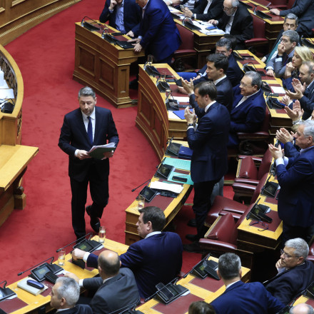 ΠΑΣΟΚ: Χαμόγελα για τη Βουλή - Περιμένουν τις δημοσκοπήσεις, προσδοκούν «αποκλεισμό» του Τσίπρα