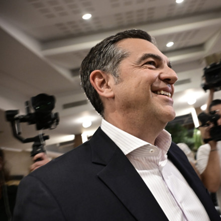 Πώς αντιδρά ο Αλέξης Τσίπρας στις επιθέσεις του Νίκου Ανδρουλάκη