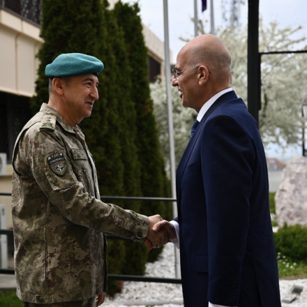 Ποιος είναι ο Τούρκος Διοικητής της KFOR με το «βαρύ» βιογραφικό που είδε ο Δένδιας στο Κόσοβο