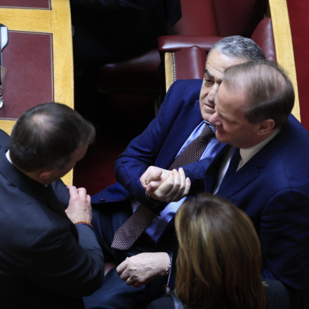 Βουλή: Ήρθη η ασυλία των «13» της ΝΔ για την υπόθεση ΟΠΕΚΕΠΕ – Οι ηχηρές απουσίες