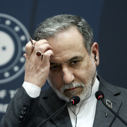 «Ρήγμα» στην ιρανική ηγεσία: Πεζεσκιάν και Γκαλιμπάφ εξετάζουν την απομάκρυνση Αραγτσί