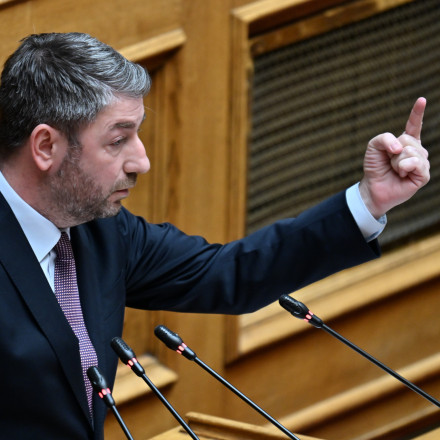 «Ρέστα» από Ανδρουλάκη: Πυρά σε Μητσοτάκη και Τσίπρα - Ο Φαραντούρης «δείχνει» δύσκολη διεύρυνση