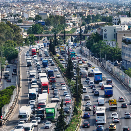 Κίνηση: Απέραντο πάρκινγκ ο Κηφισός - Καθυστερήσεις στην Αττική Οδό