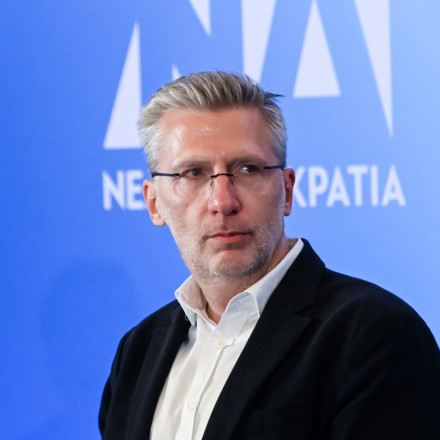 Σκέρτσος: «Αντίπαλος μας τα προβλήματα, ο εχθρός δεν είναι μέσα» – Υπερασπίστηκε το επιτελικό κράτος