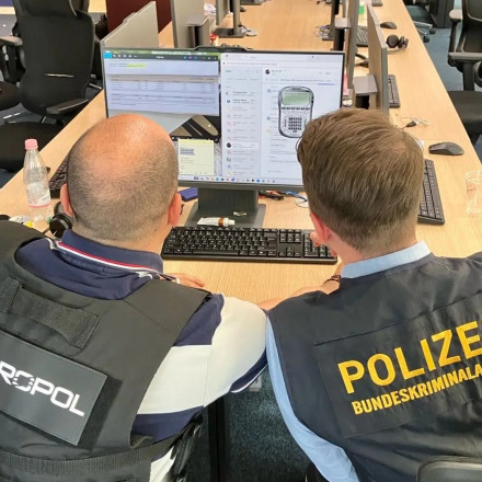 Europol: Εξαρθρώθηκε μεγάλο κύκλωμα διαδικτυακής απάτης με θύματα και στην Ελλάδα
