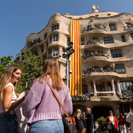 Πώς είναι να ζεις σε πολυκατοικία-παγκόσμιο μνημείο; Η τελευταία ένοικος του Casa Mila αποκαλύπτεται
